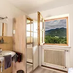 Justine Schönau am Königssee