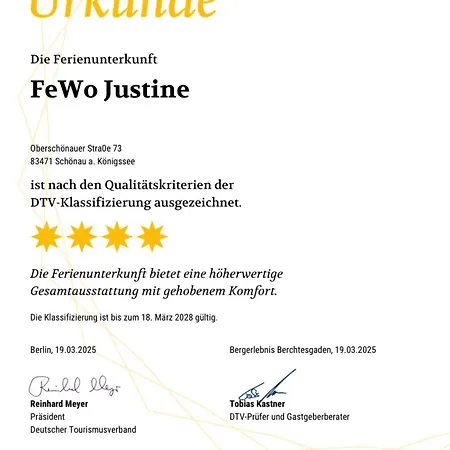 Justine Schoenau am Koenigsee